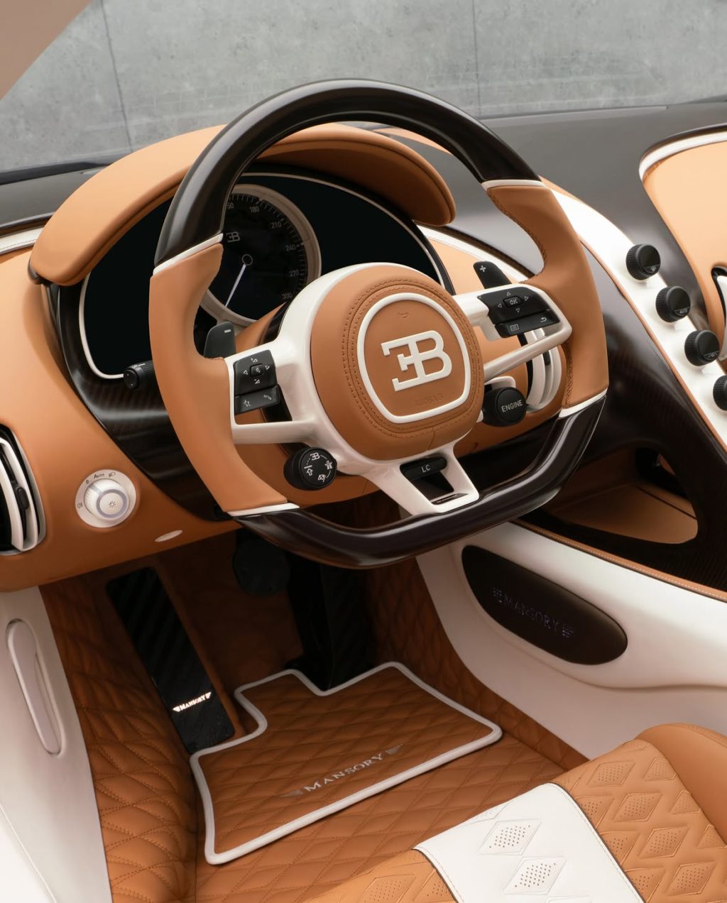 MANSORY Bugatti VIVERE のキャメル×ホワイトレザーインテリアとステアリング