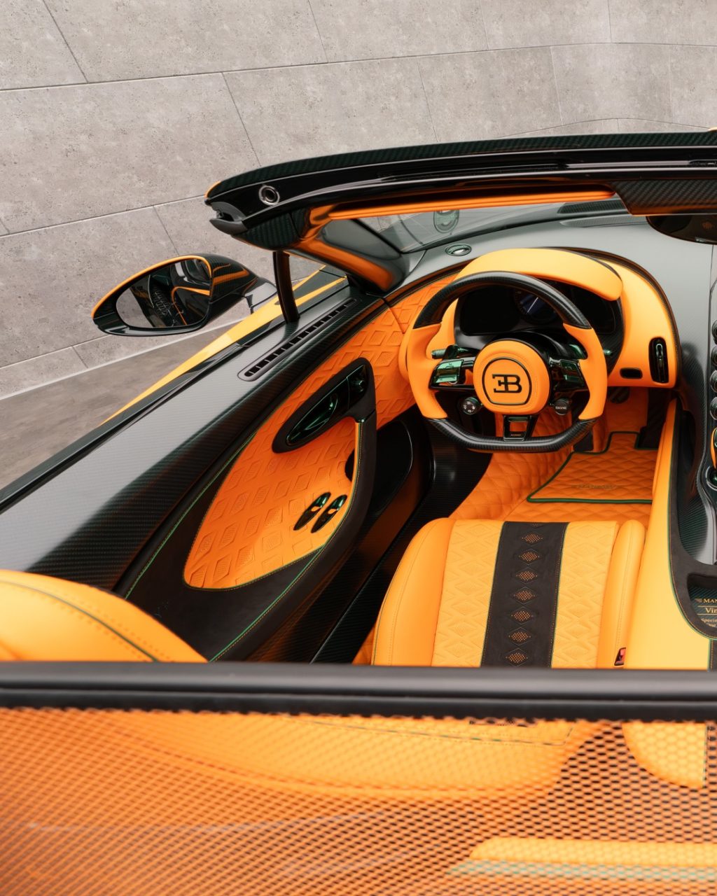 MANSORY Bugatti VINCERÒ のオレンジレザーインテリア
