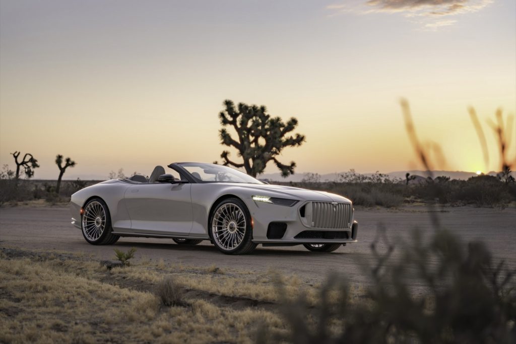 夕暮れのカリフォルニアに佇むBRABUS BODO CABRIOLET（Silk Stone）フロントサイド