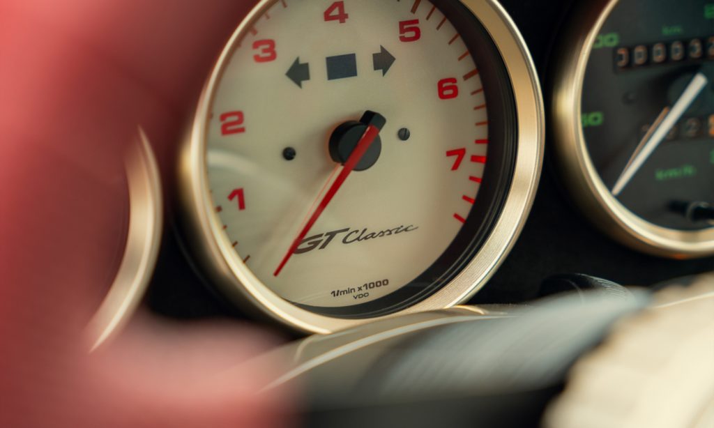 TECHART GTclassic 中央タコメーター GT Classicの刻印